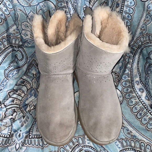 Woman’s size 11 Ugg Grey Boots ❄️ with lace up bows - Picture 2 of 8